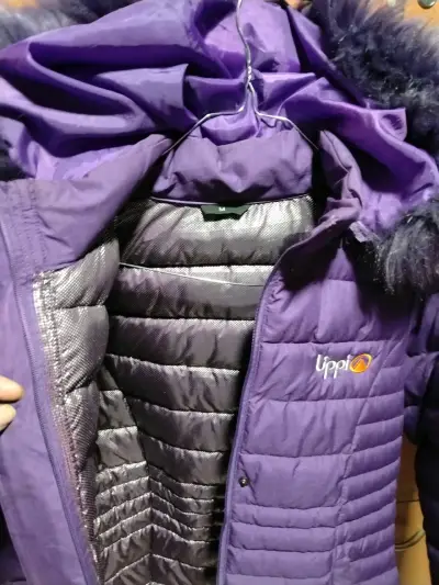 Chaqueta morada con capucha - miniatura 1