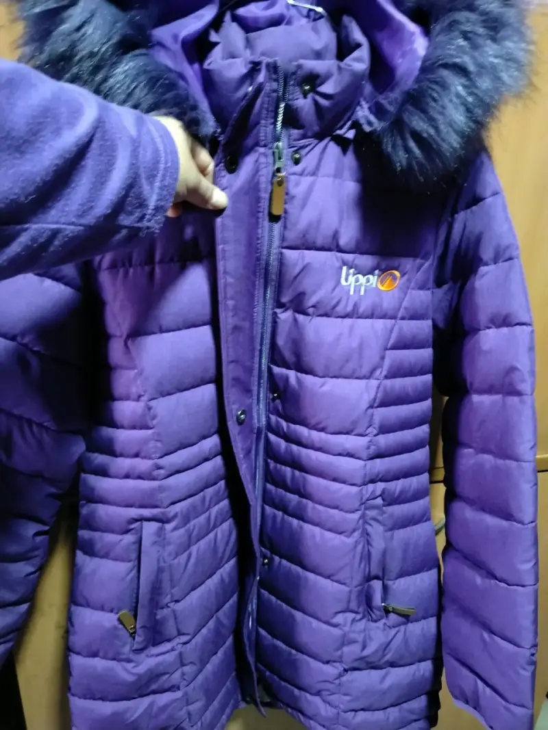 Chaqueta morada con capucha - 2
