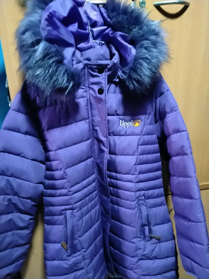 Chaqueta morada con capucha - 3