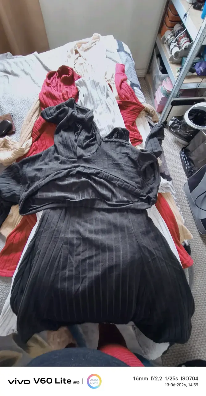 Vestido negro de mujer - 3