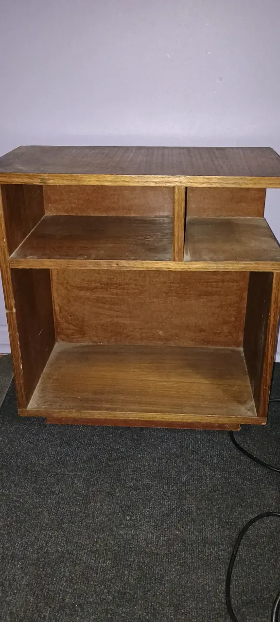 Repisero de madera pequeño