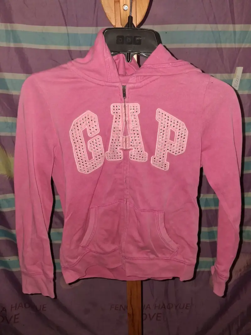 Polerón rosado GAP con capucha - 1