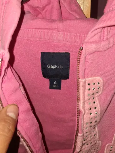 Polerón rosado GAP con capucha - miniatura 2