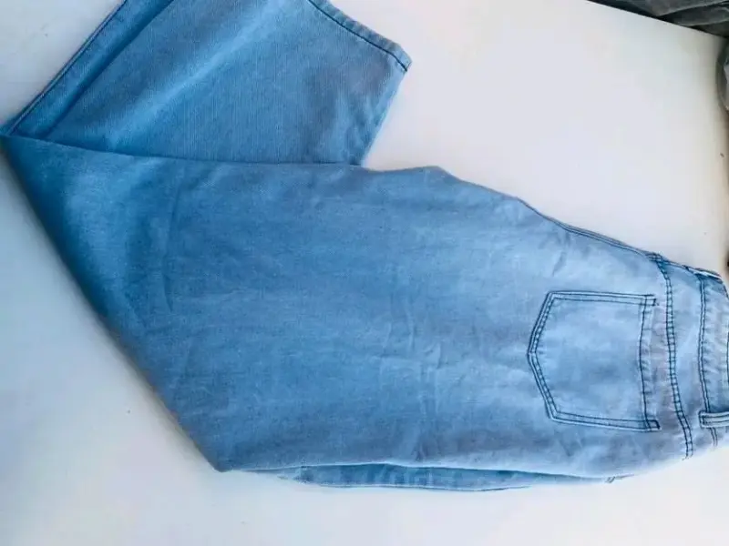 Jean celeste rasgado Talla L - 2