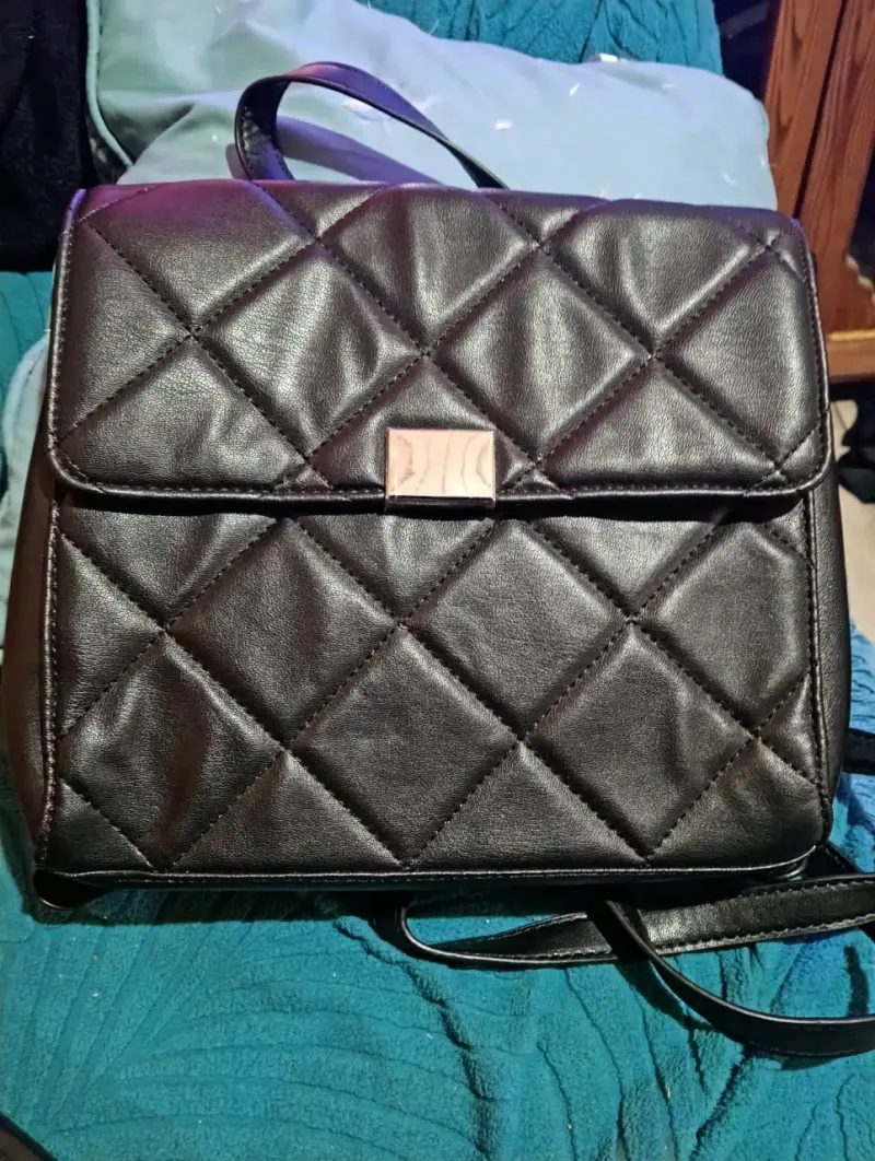Mochila negra acolchada - 1
