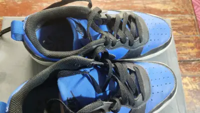 Zapatillas Nike  deportivas azul y negro - miniatura 2