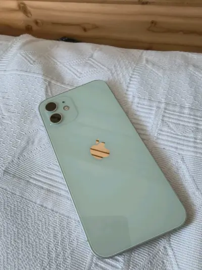 iPhone 12 en buen estado. - miniatura 2