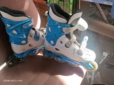 Patines en línea azul y blanco - miniatura 1