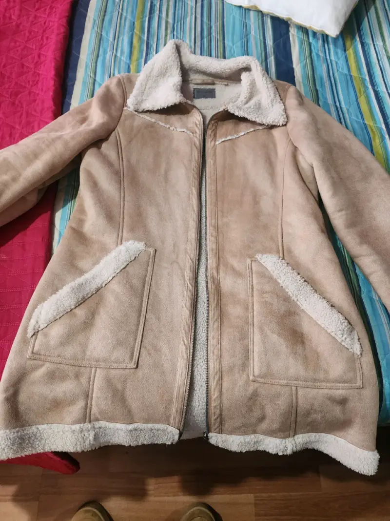Abrigo de gamuza beige - 1