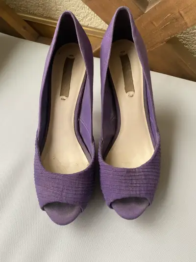 Tacones morados abiertos - miniatura 1
