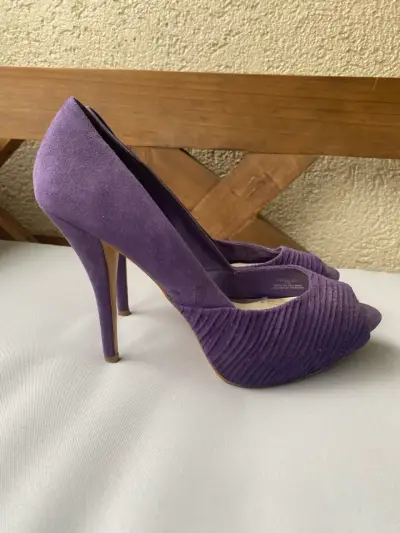 Tacones morados abiertos - miniatura 2
