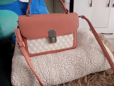 Bolso de mano color rosa - miniatura 2