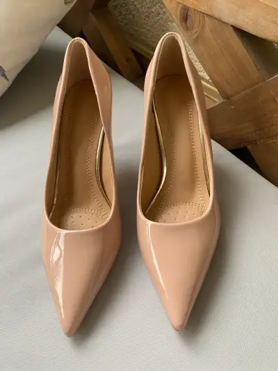 Zapatos de tacón beige - miniatura 1