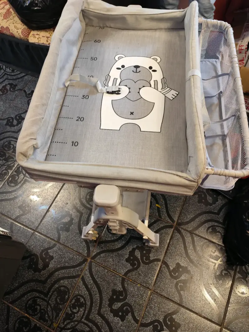 Mudador de bebé con diseño de oso - 1