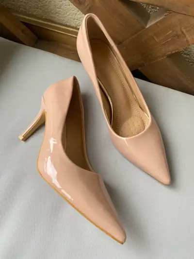 Zapatos de tacón beige - miniatura 2