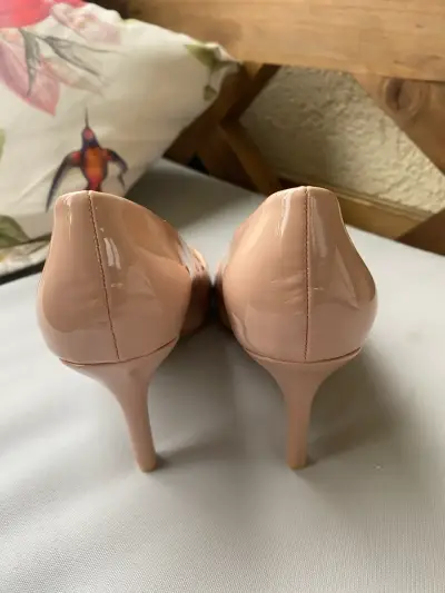 Zapatos de tacón beige - miniatura 3