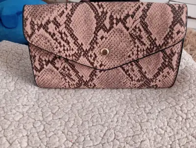 Cartera sobre efecto serpiente - miniatura 1