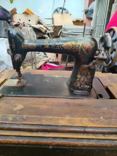 Máquina de coser Singer antigua - miniatura 3