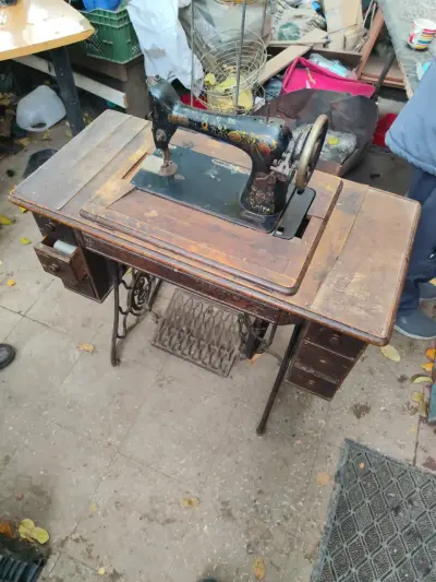 Máquina de coser Singer antigua - miniatura 4