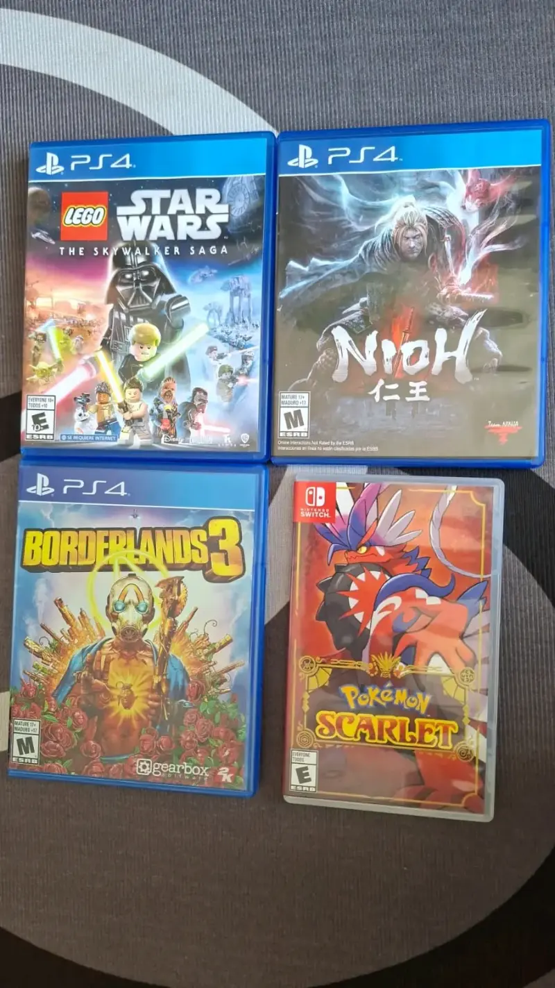 Colección de videojuegos PS4 y Switch