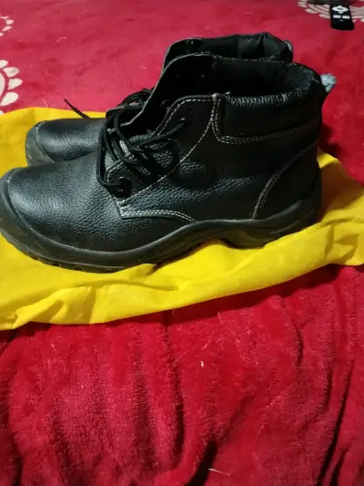 Bototos de cuero negro - miniatura 1