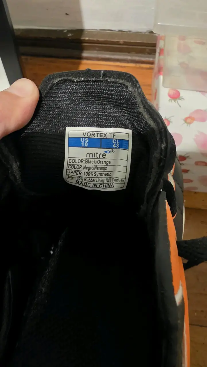 Zapatillas deportivas negras y naranjas - 2