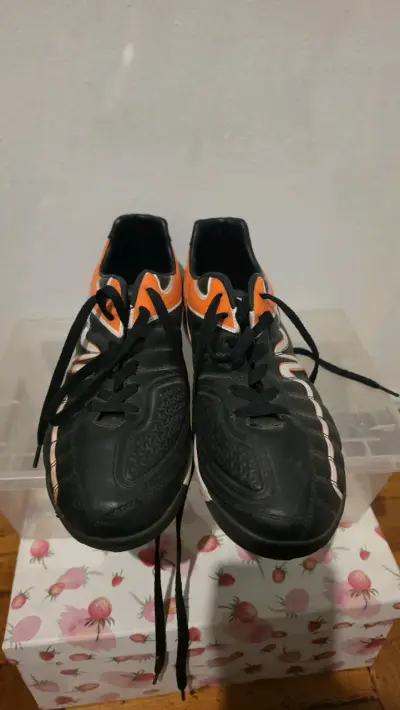 Zapatillas deportivas negras y naranjas - miniatura 4