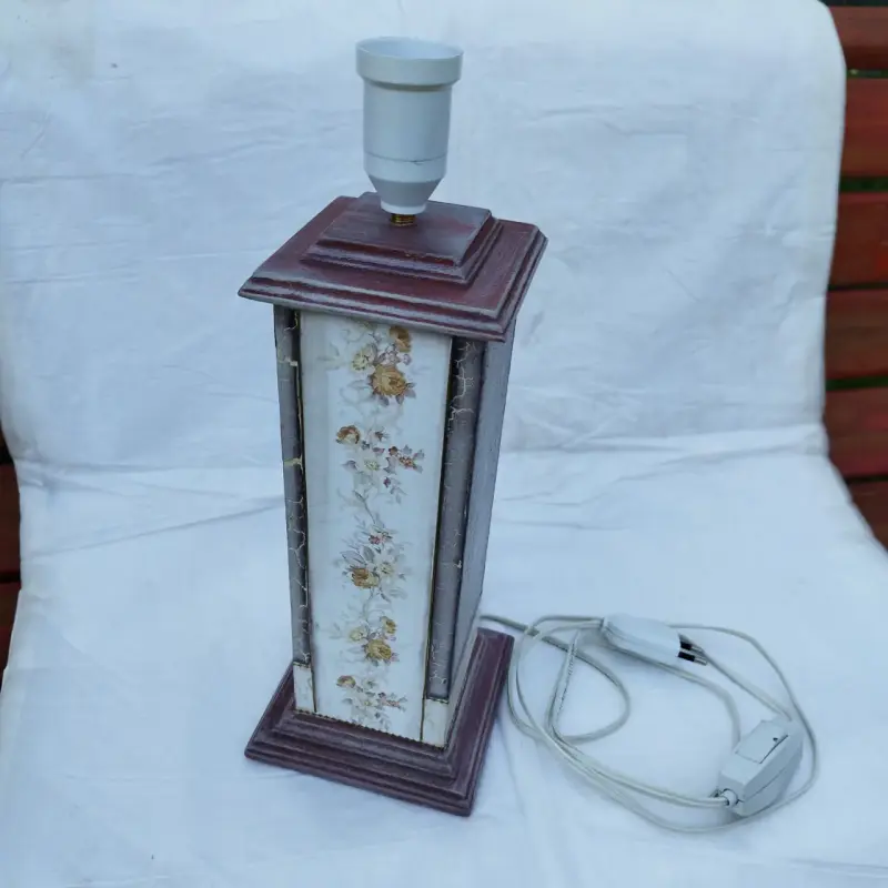 Lámpara vintage decorativa de velador