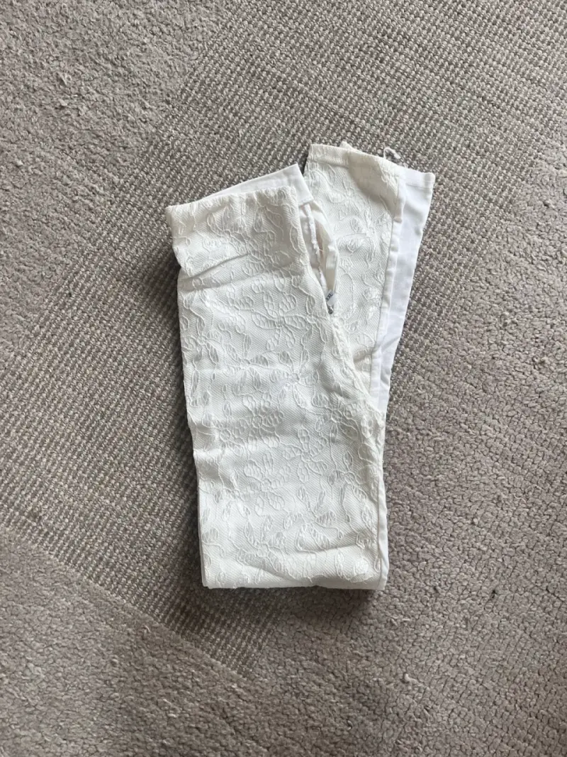 Pantalón blanco de encaje