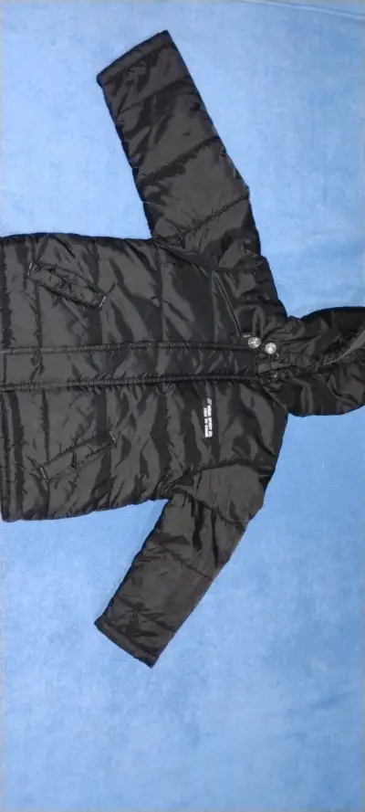 Parka negra con capucha - miniatura 1