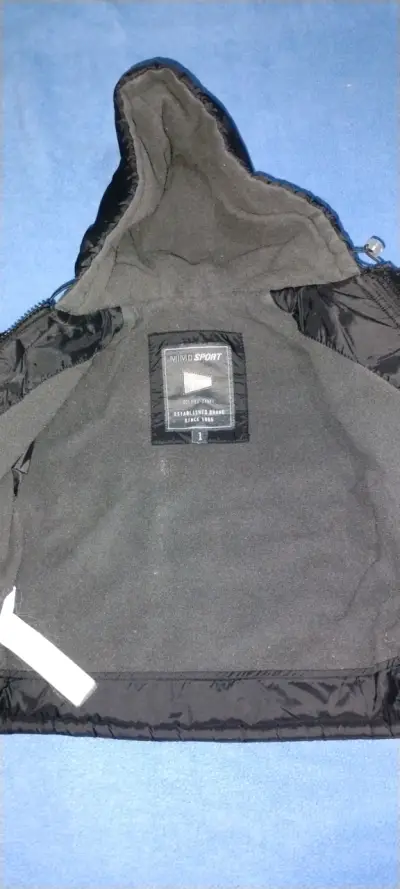 Parka negra con capucha - miniatura 3