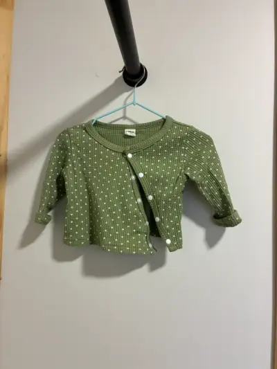 Conjunto verde con puntos blancos - miniatura 1