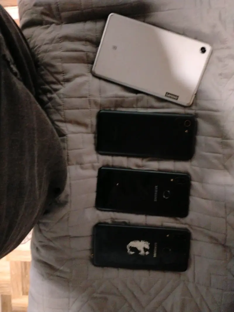 Lote de 3 celulares usados y 1 tablet - 2