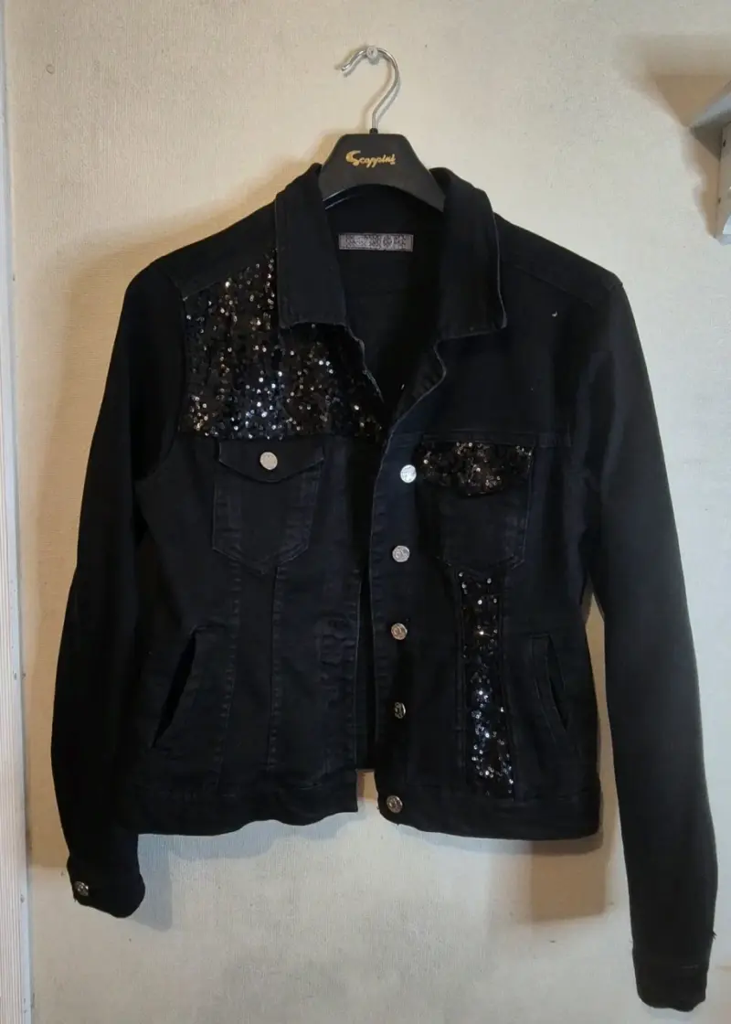 Chaqueta negra con lentejuelas
