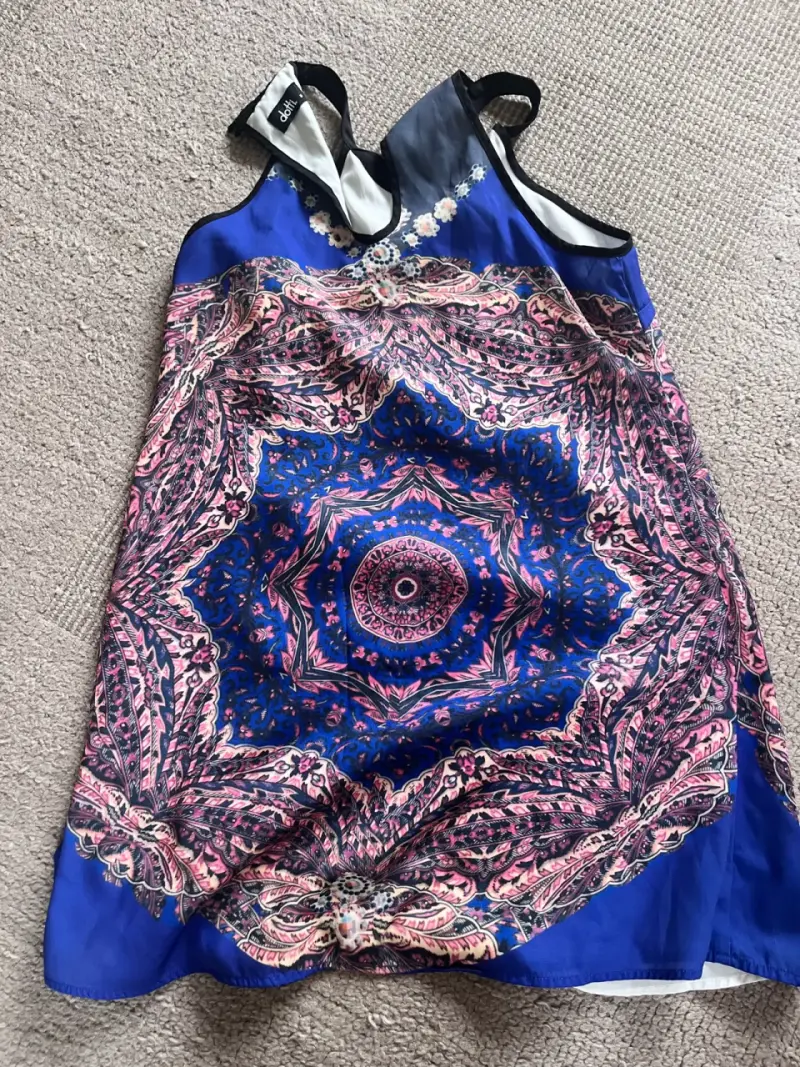 Vestido estampado azul y rosa