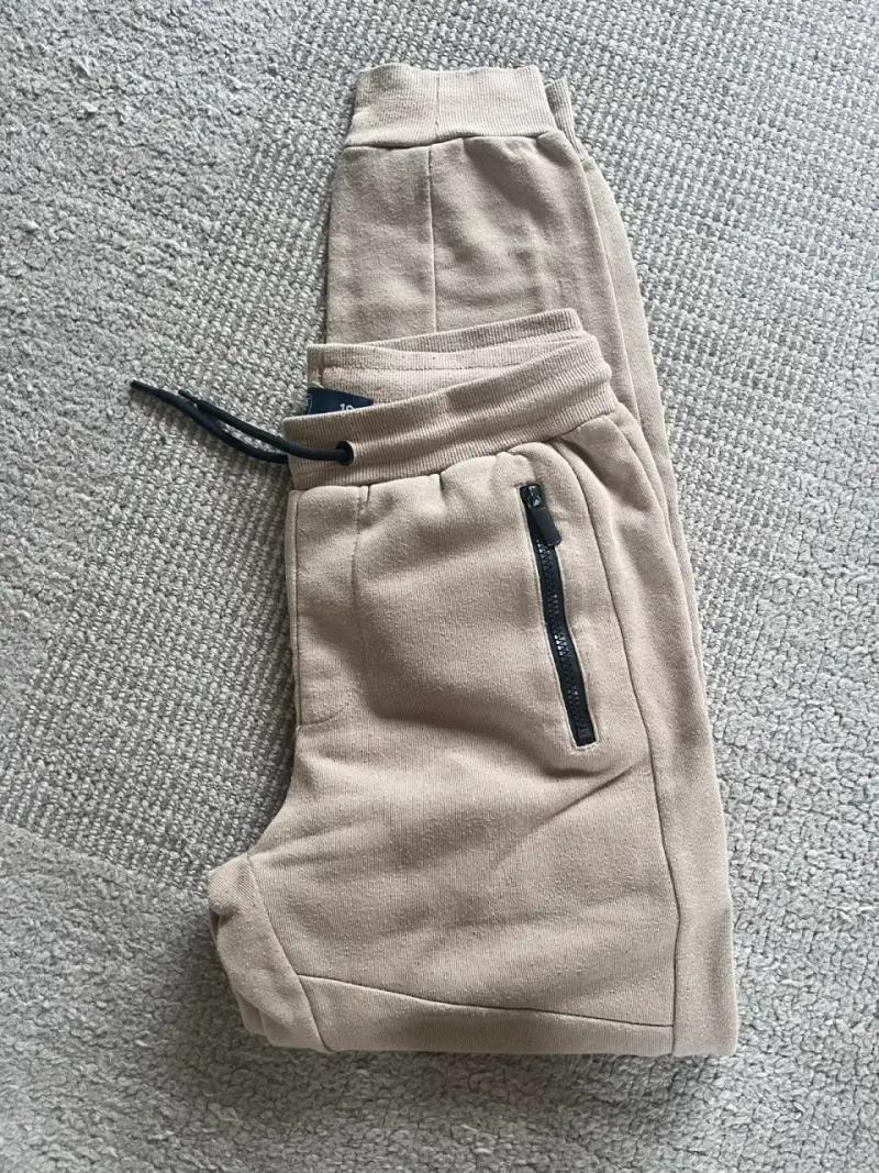 Pantalones jogger beige