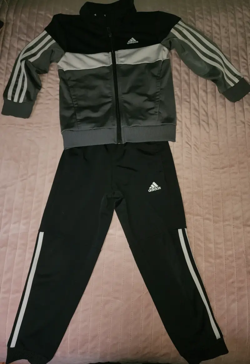 Conjunto deportivo adidas negro y gris - 1