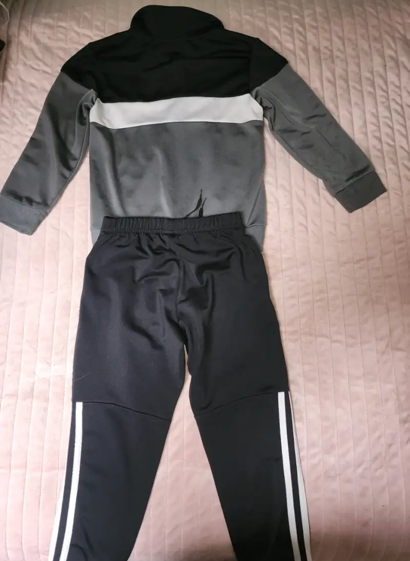 Conjunto deportivo adidas negro y gris - 2