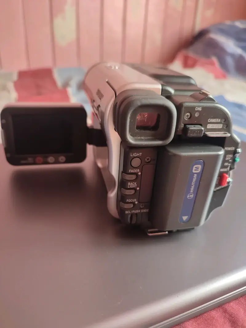 Videocámara Sony Handycam CCD-TRV338 Hi8 + Kit - 4