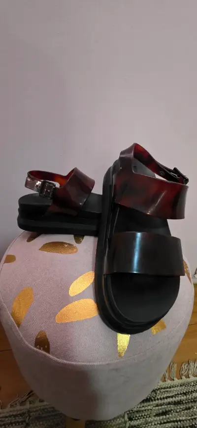 Sandalias Melissa negras con correas marron - miniatura 1