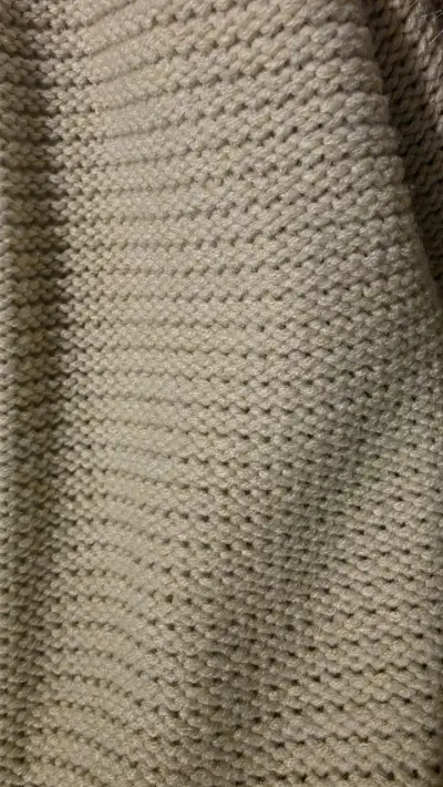 Suéter beige con cuello de piel - miniatura 4