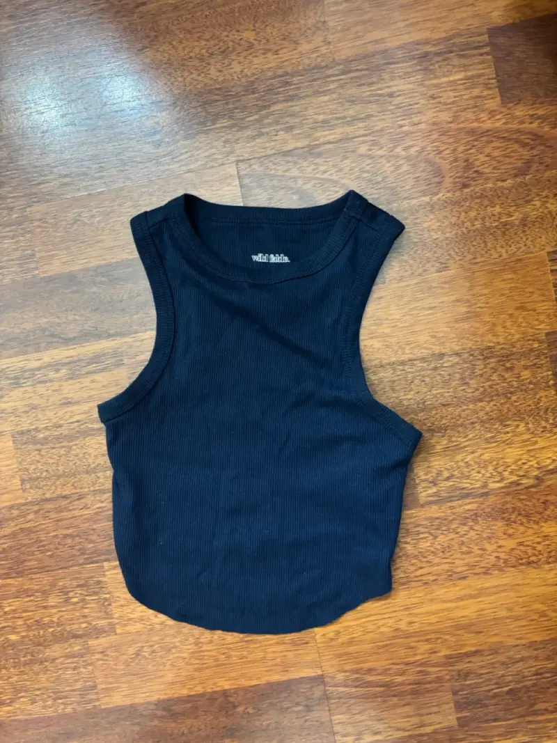 Polera sin mangas azul marino
