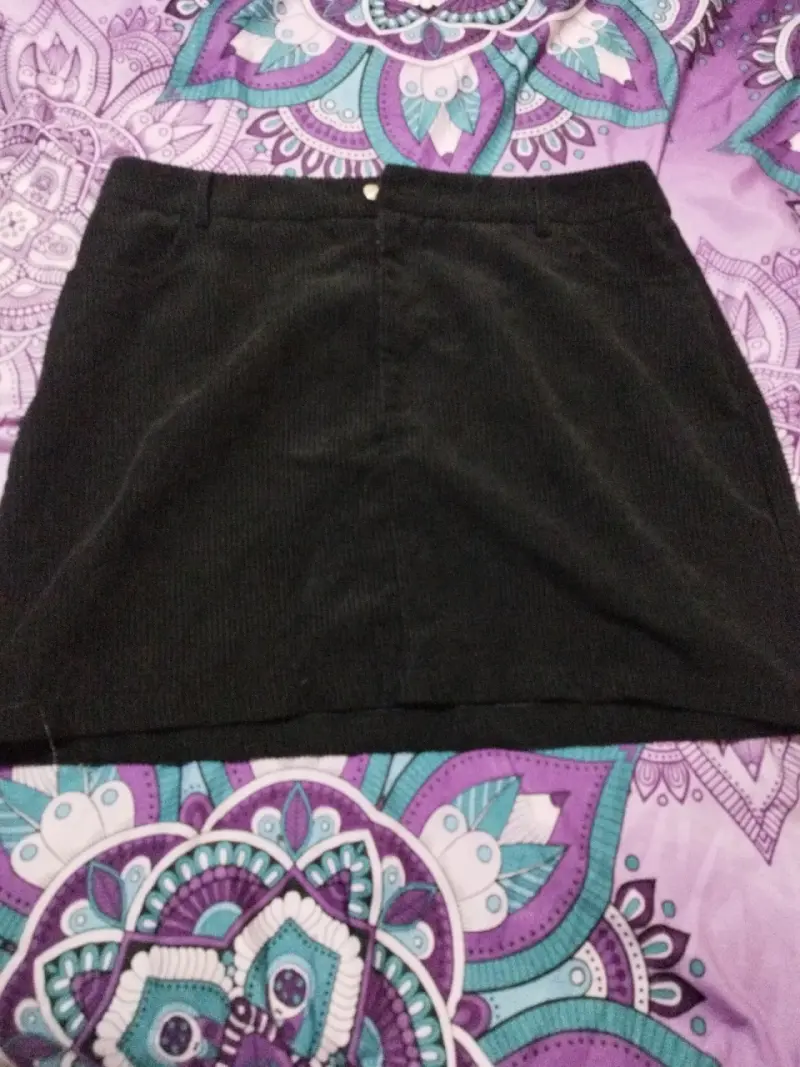 Falda negra de pana