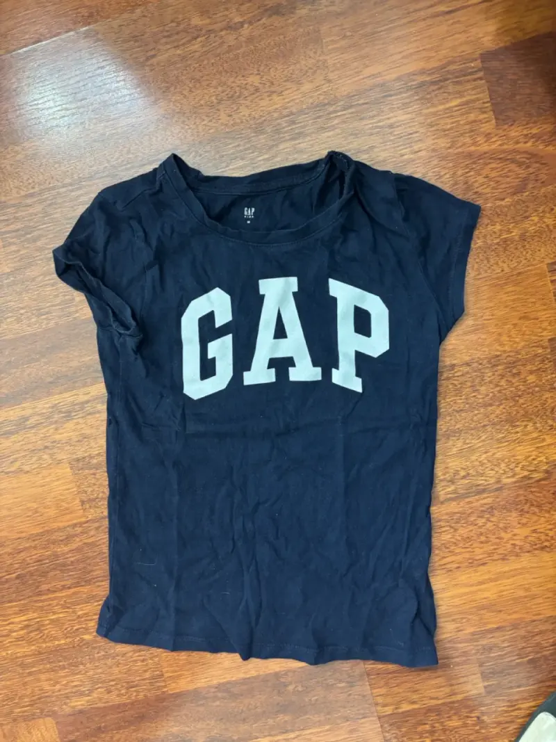 Polera GAP azul marino