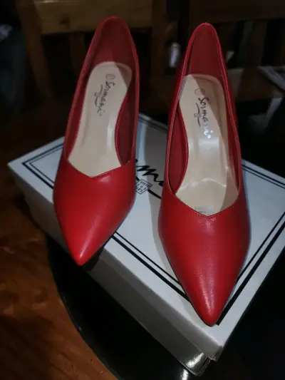 Zapatos de tacón rojos - miniatura 2