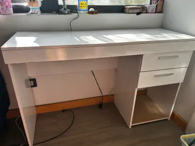 Escritorio blanco con cajones grande - miniatura 1