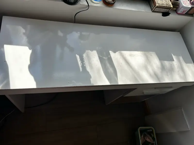 Escritorio blanco con cajones grande - 2