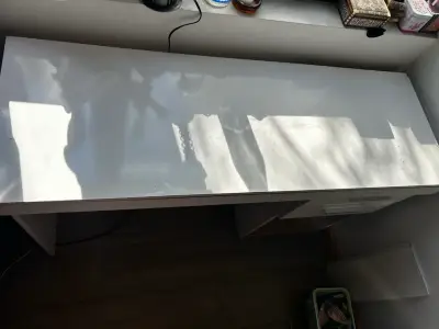 Escritorio blanco con cajones grande - miniatura 2