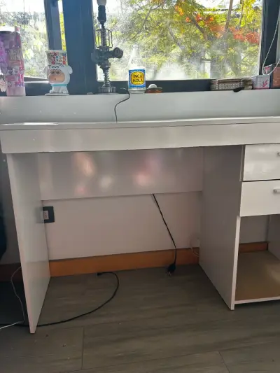 Escritorio blanco con cajones grande - miniatura 4