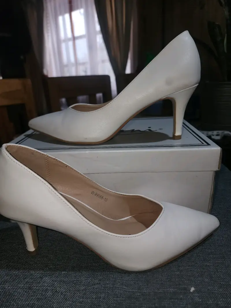 Zapatos de tacón blancos - 1